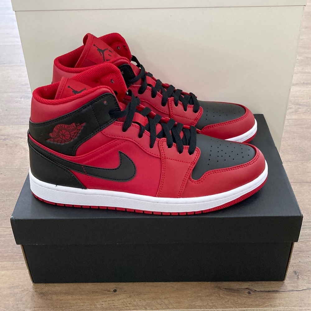 Jordan 1 mid red black white reverse bred mens size 10